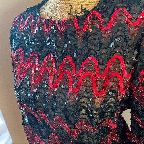 VINTAGE : Red / Black Sequined Top - Picture 3 of 11